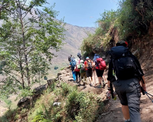 Trekking To Manaslu Larke Pass